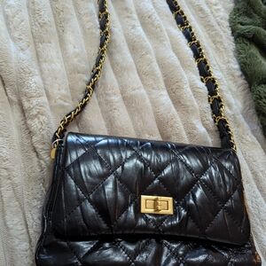 Source Unknown Black Quilted Shoulder Bag with Gold Chain